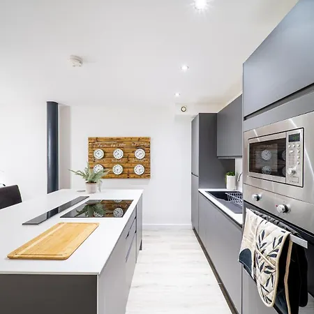 Exclusive 2 Bedroom Penthouse In Bradford City Centre Exterior photo