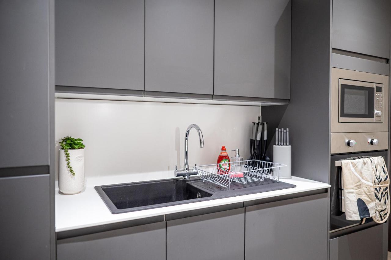 Apartment Exclusive 2 Bedroom Penthouse In Bradford Centre *