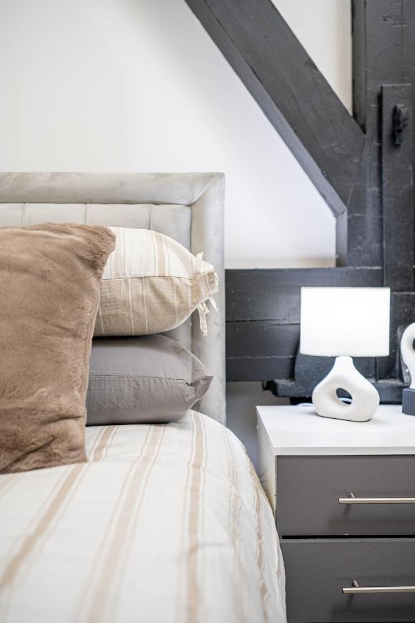 Apartment Exclusive 2 Bedroom Penthouse In Bradford Centre *